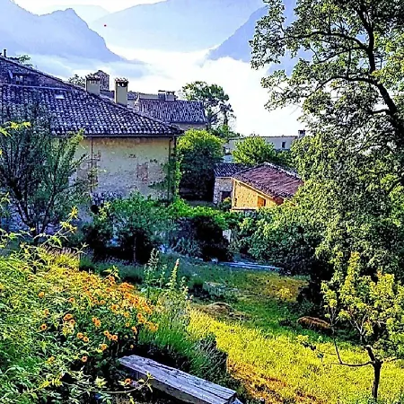 D'hotes The Upstairs Room, 2 Lits, Cadre Magnifique, Coeur Des Gorges Du Verdon Bed & Breakfast *