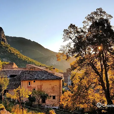 D'hotes The Upstairs Room, 2 Lits, Cadre Magnifique, Coeur Des Gorges Du Verdon Bed & Breakfast