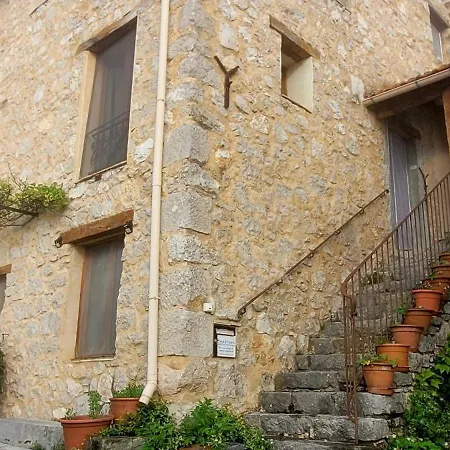 D'hotes The Upstairs Room, 2 Lits, Cadre Magnifique, Coeur Des Gorges Du Verdon Bed & Breakfast